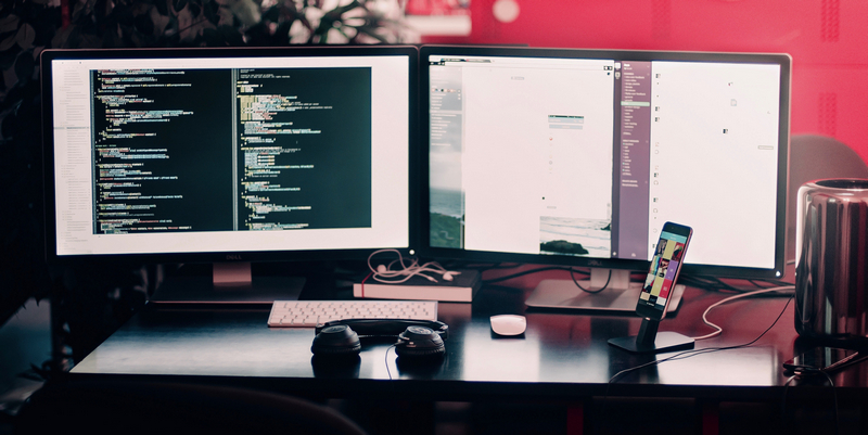 /posts/why-every-company-needs-devops/images/dual_monitor.jpg